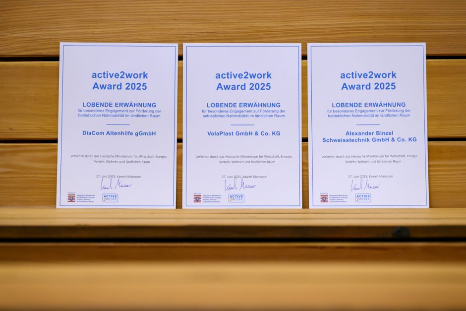 Urkunden "Lobende Erwähnung" active2work Award 2025; DiaCom Altenhilfe gGmbH, VolaPlast GmbH & Co. KG, Alexander Binzel Schweisstechnik GmbH & Co. KG